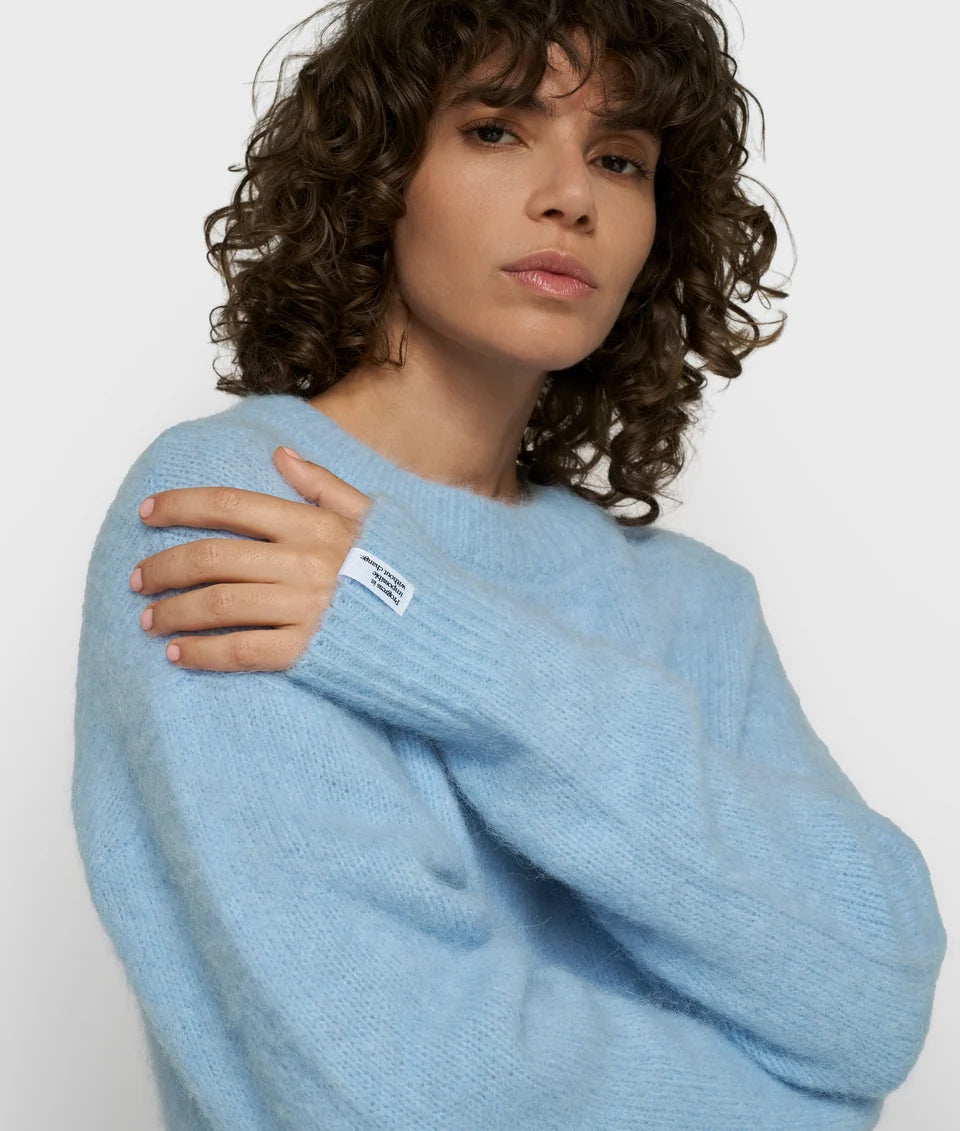 10DAYS Trui Hairy Knit in Angel Blue met relaxed fit