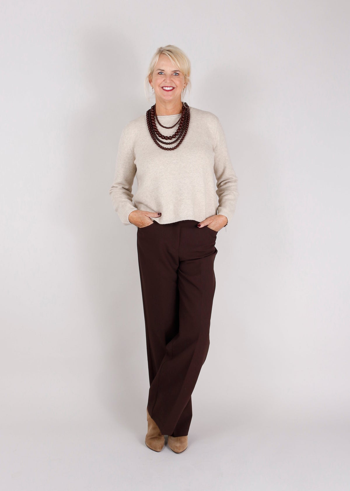 BOW19 Ketting Alma Pearl in Dark Brown met vier lagen parels