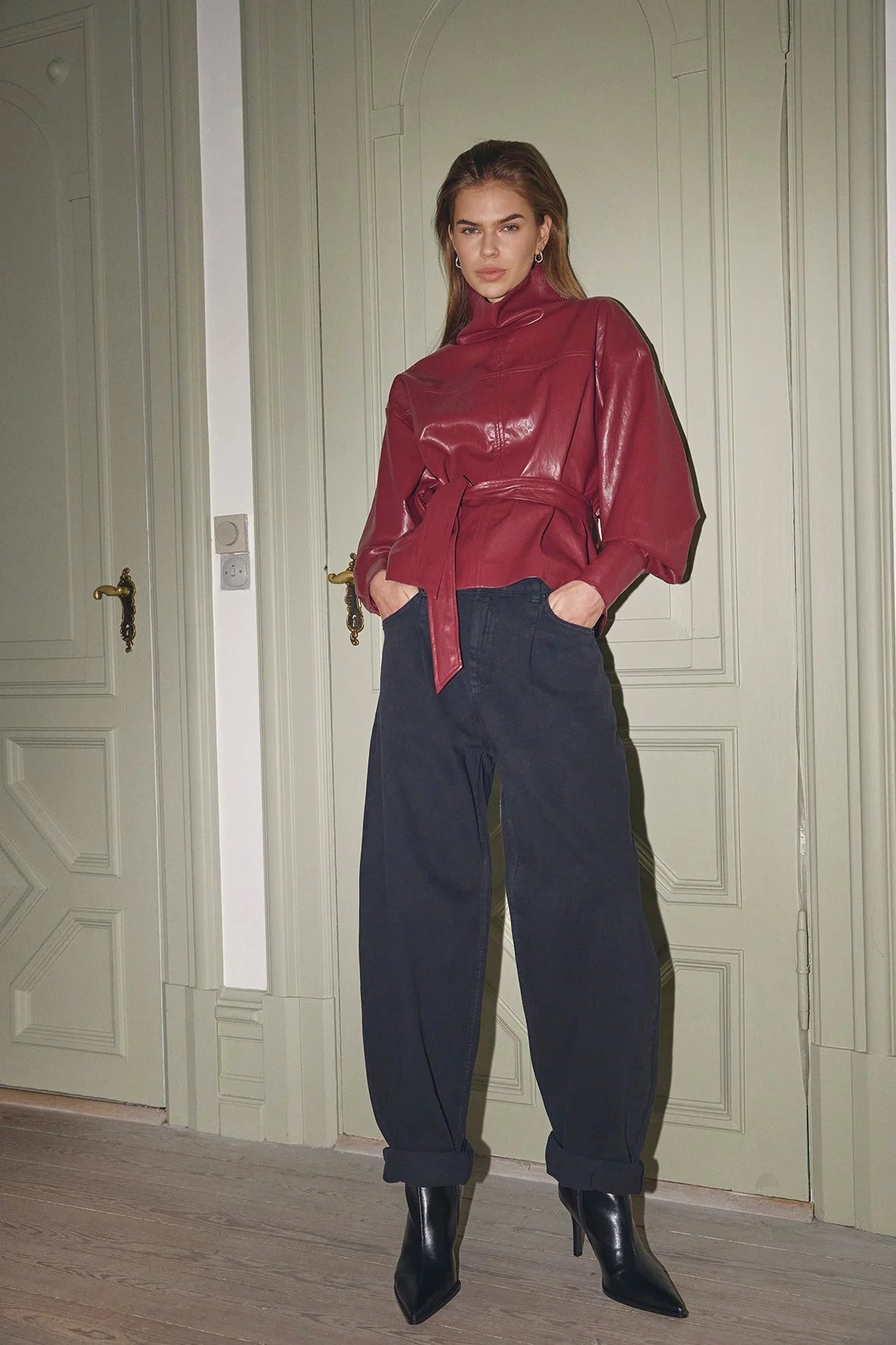 Co'Couture GittCC damesblouse in Berry Red gedragen