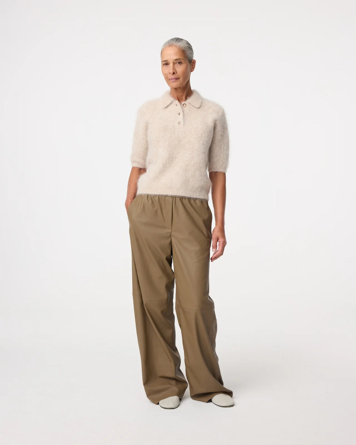 Knit-ted Pantalon Ada in Hazel van soepel imitatieleer