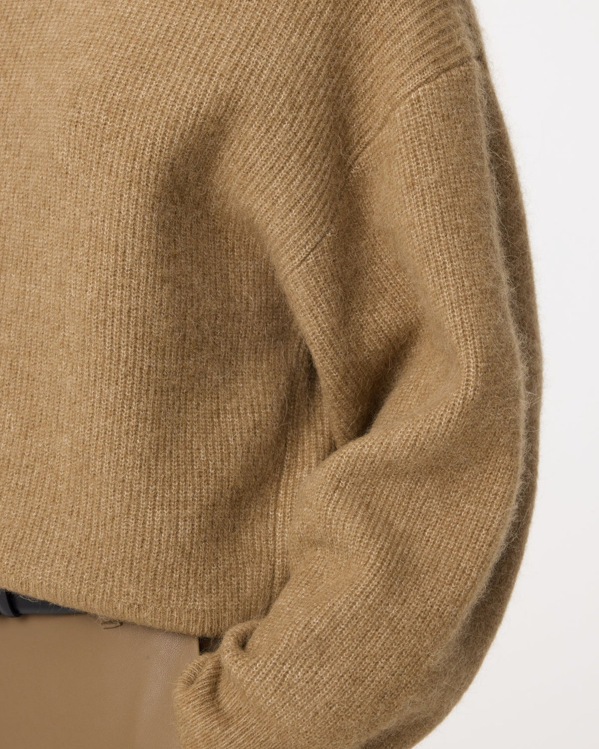 Knit-ted Cechi trui in Hazel detail