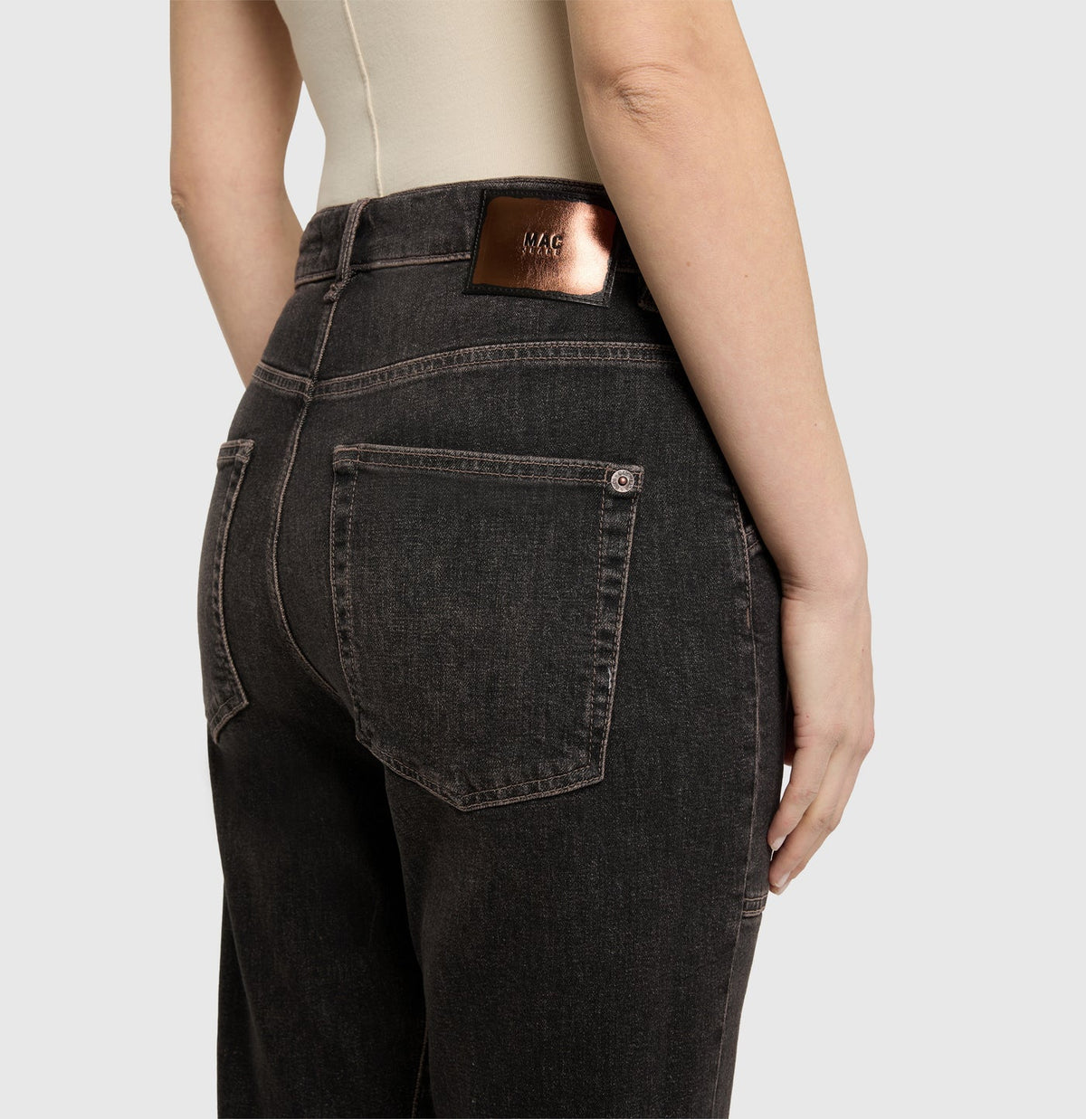 MAC Baggy Straight jeans in Brown Tinted Black Wash detail