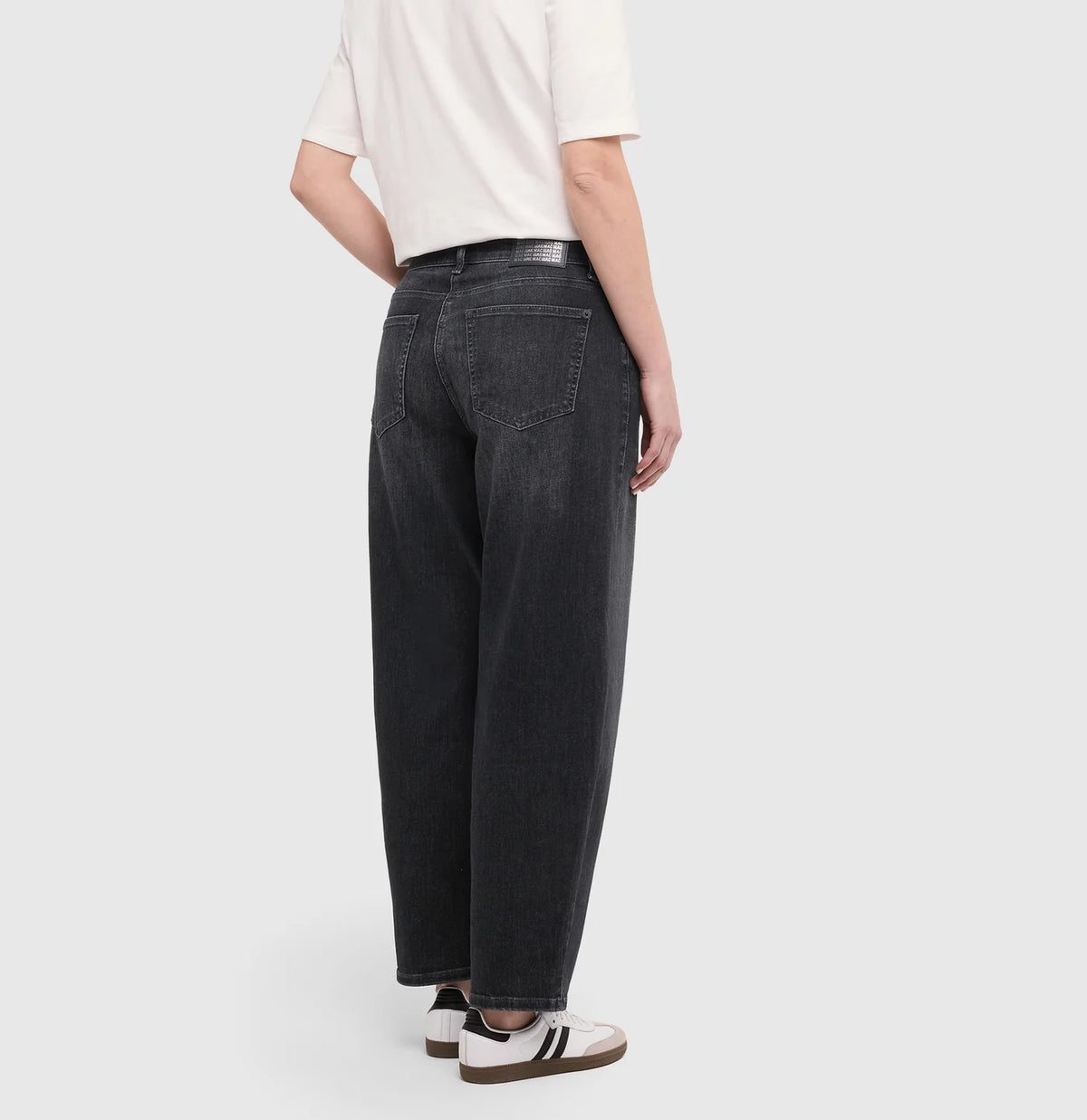 MAC Danni barrel jeans in Authentic Black Wash achterkant