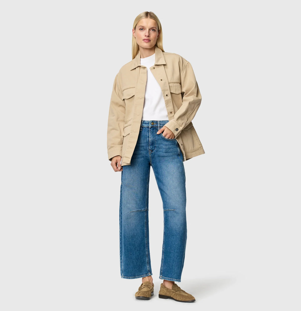 MAC Ohio barrel jeans in Mid Blue Use Wash gedragen