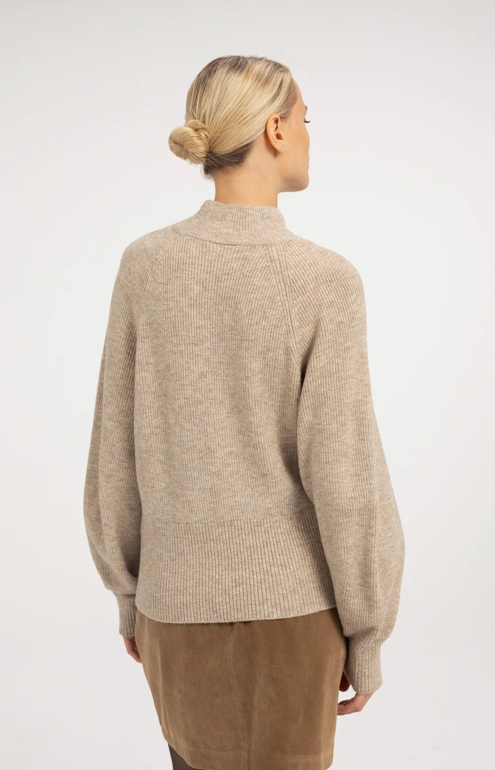 YAYA Trui Col Vleermuismouwen in Light Beige Melange achterkant