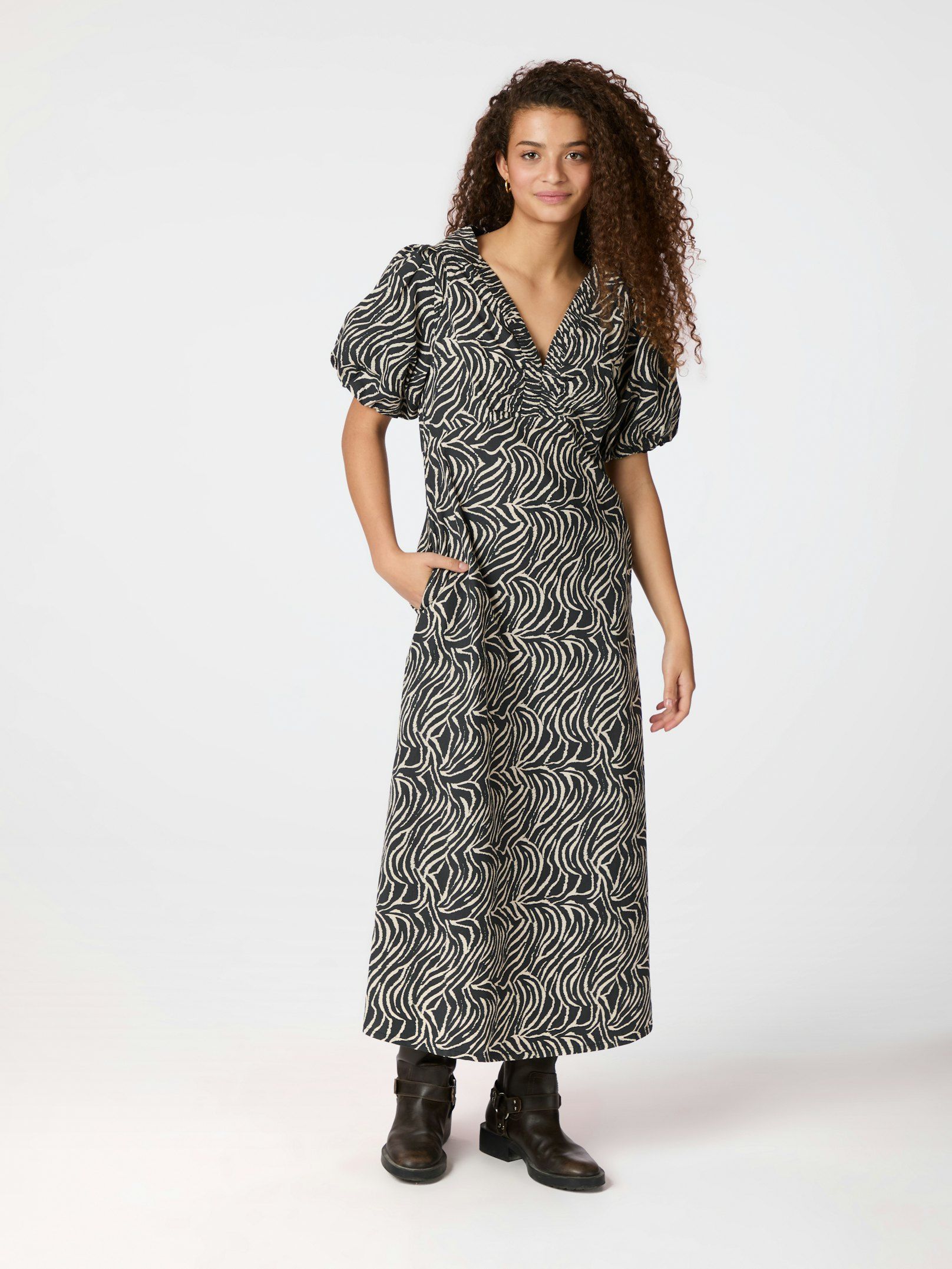 Neo Noir jurk Illana 164372 100