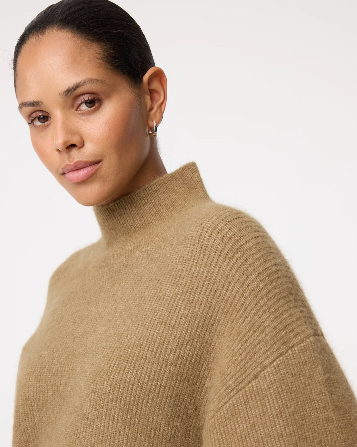 Knit-ted Cechi trui in Hazel detail