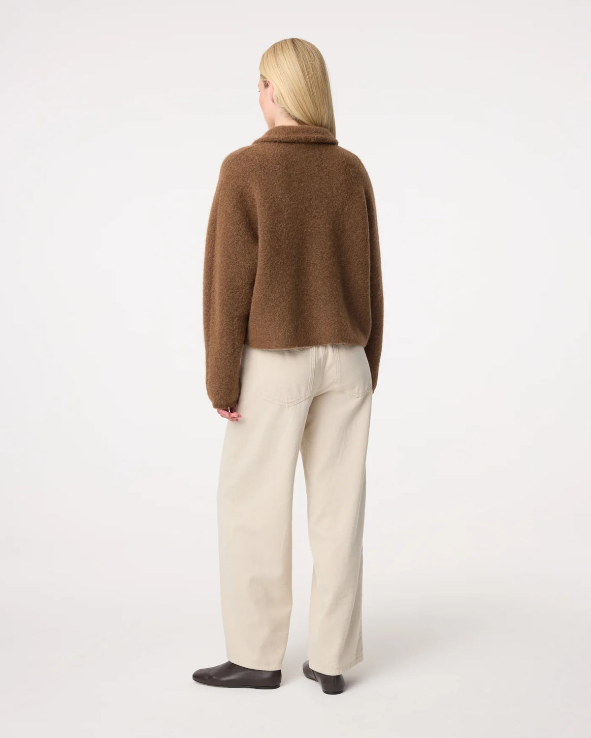 Knit-ted Gigi vest in Mid Brown achterzijde
