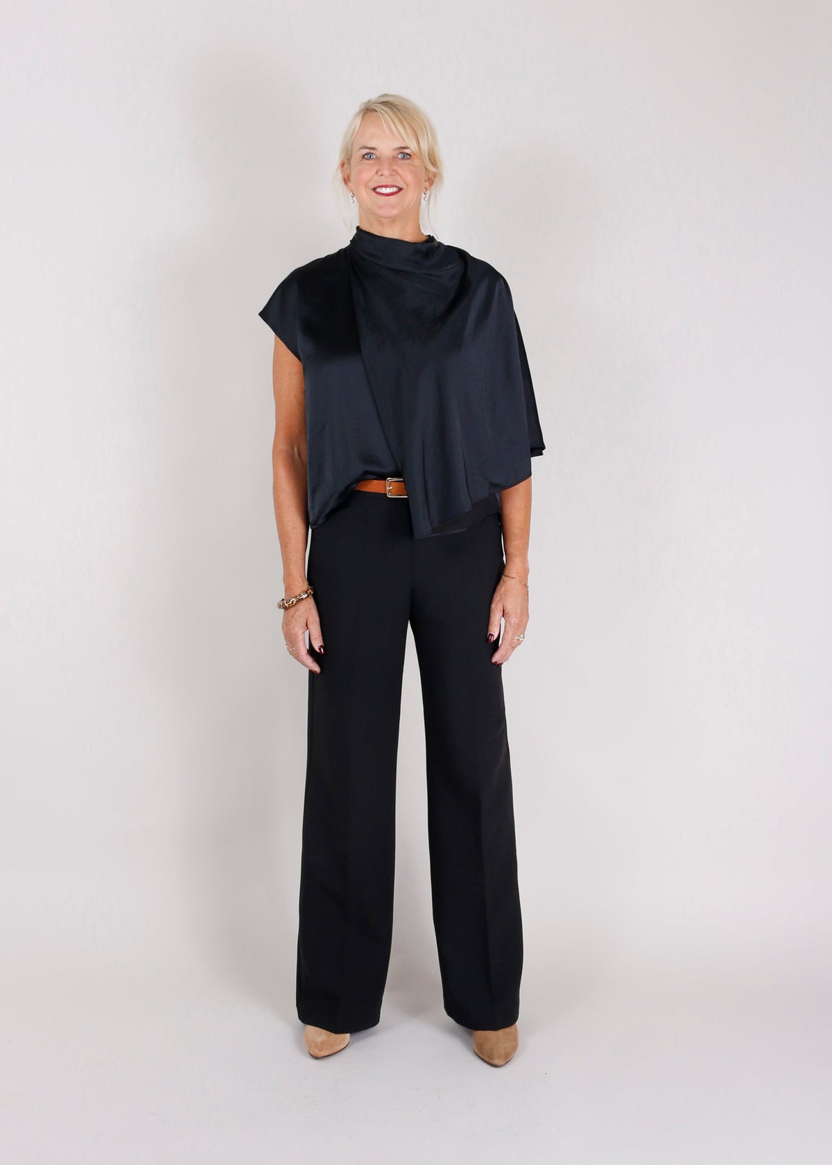 La Vie Pantalon Emma in Black met rechte wide leg pasvorm