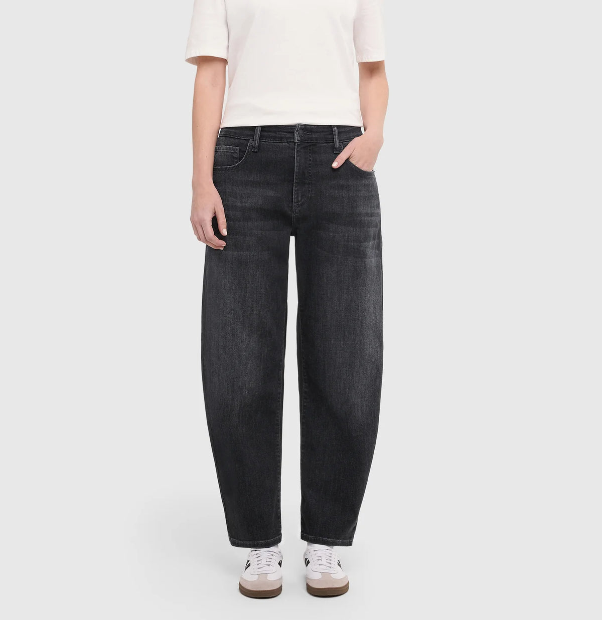 MAC Danni barrel jeans in Authentic Black Wash