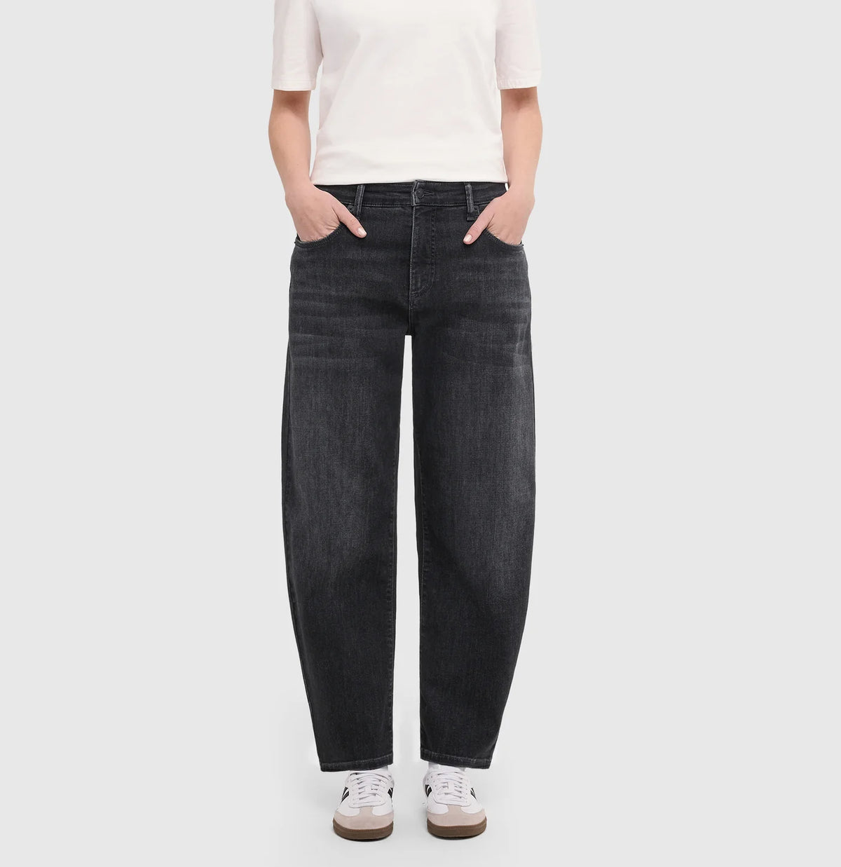 MAC Danni barrel jeans in Authentic Black Wash