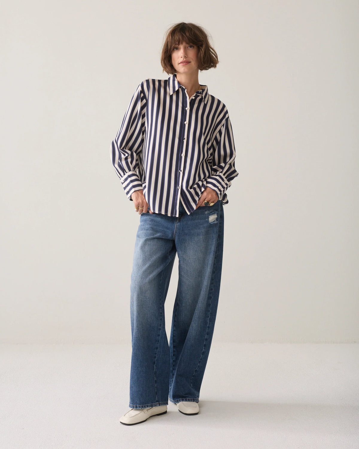 Summum satijnen streepjesblouse in blauw voorzijde