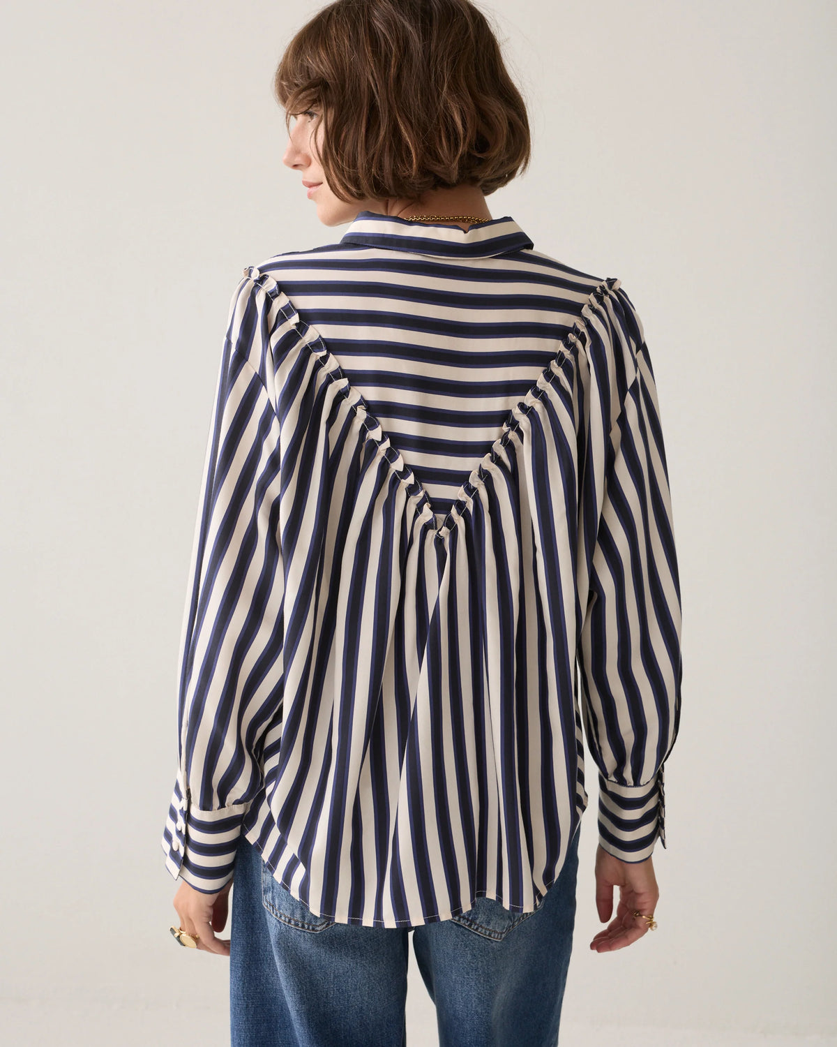 Summum satijnen streepjesblouse in blauw achterkant
