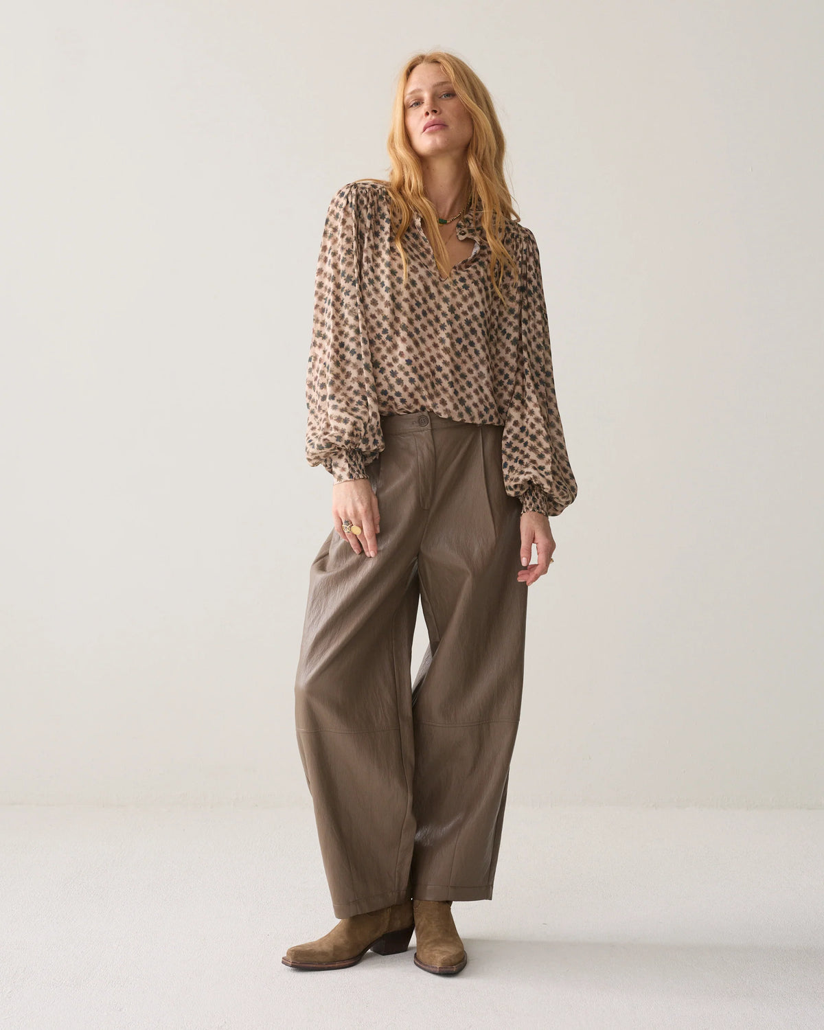 Summum wijde faux leather broek in creme voorzijde