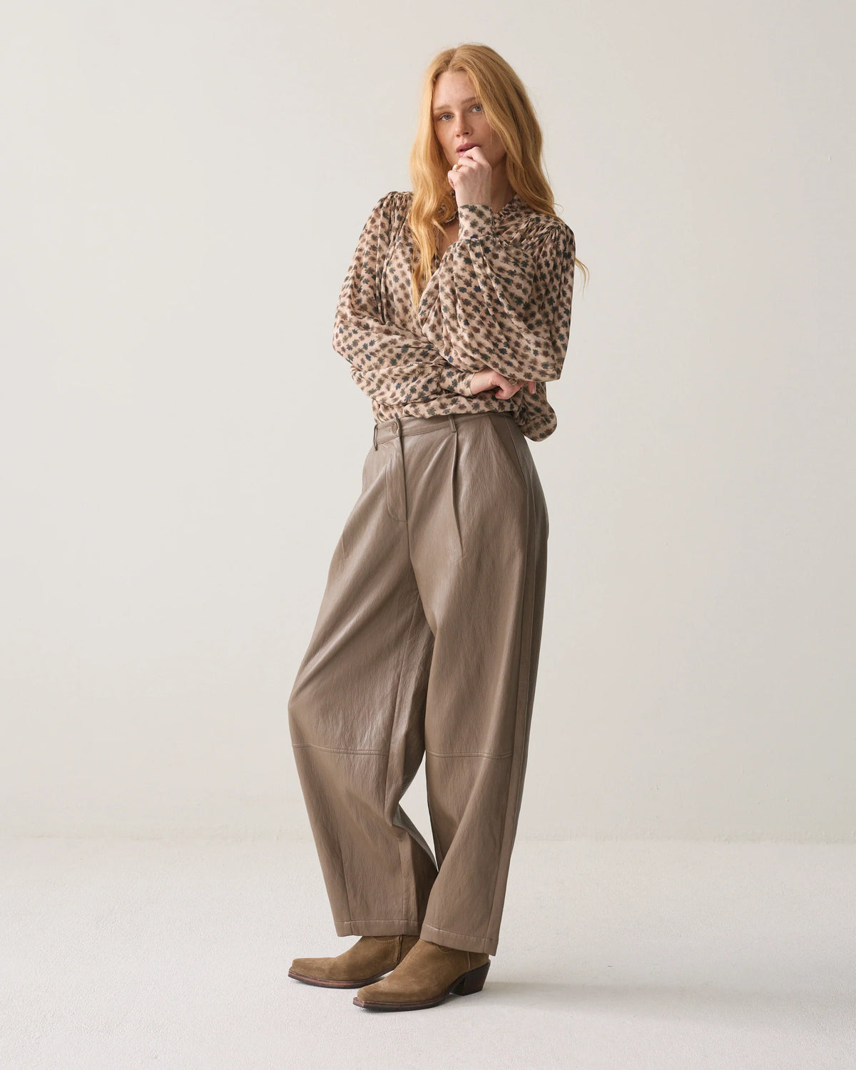 Summum wijde faux leather broek in creme zijkant